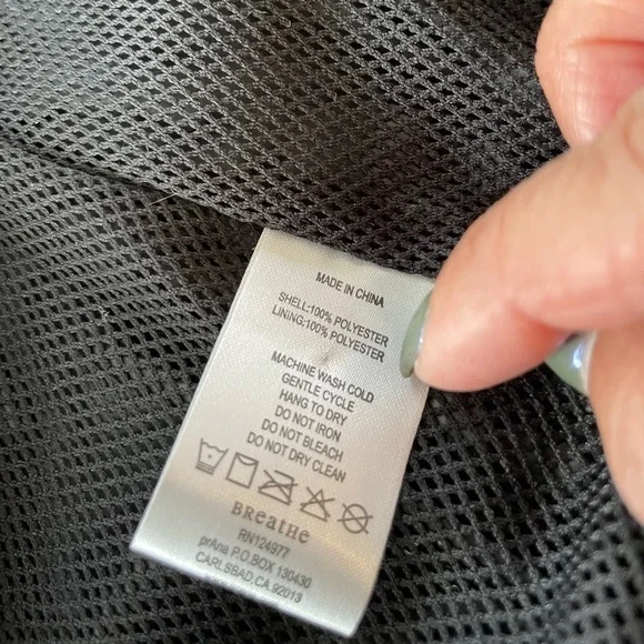 Prana.Tegan jacket w/stowable hood.EUC.Shiny black. Size:Small. No stains,tears - Picture 7 of 13